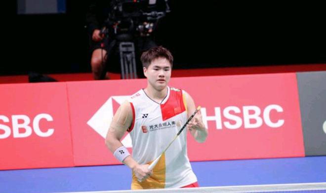 两端都显得 两端都显得