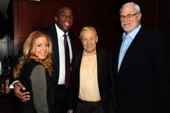 她依然保持 她依然保持